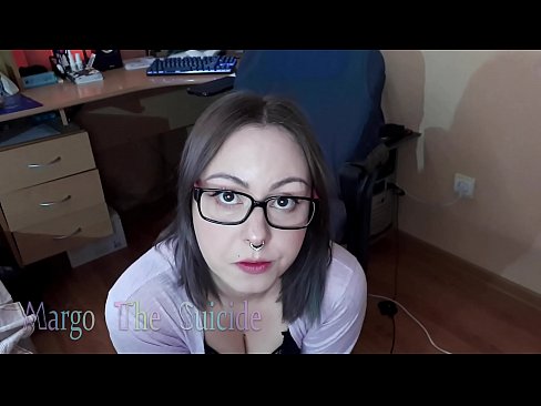 ❤️ Kynþokkafull stelpa með gleraugu sýgur dildó djúpt á myndavélinni Klám hjá okkur is.vanalize.ru ﹏